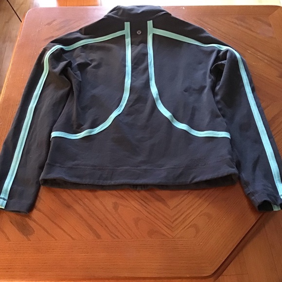 *Rare* Lululemon Lightweight Jacket Charcoal with Green Detailing - Picture 5 of 5